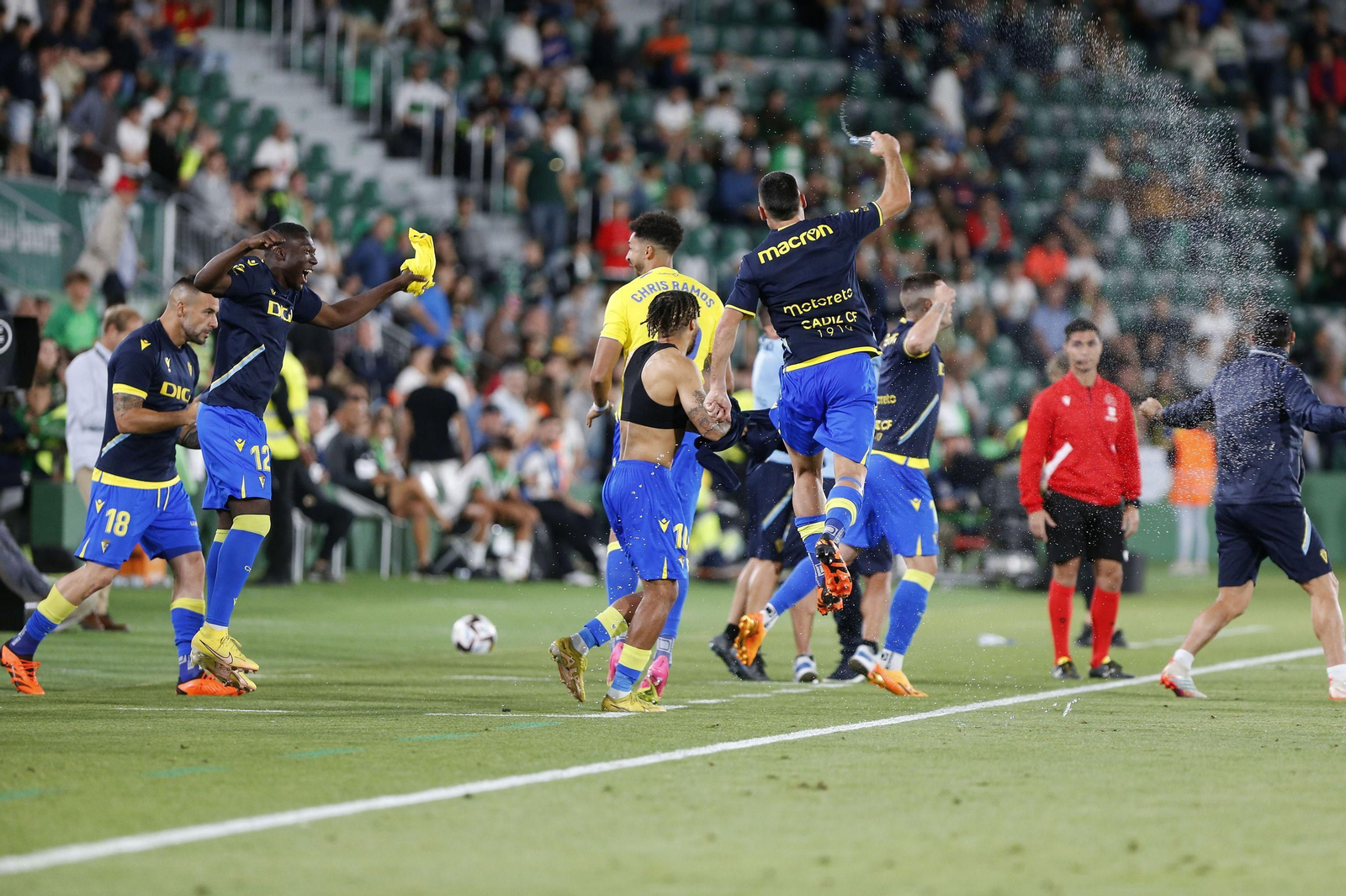 Las imágenes del Elche-Cádiz, el inolvidable partido de la permanencia