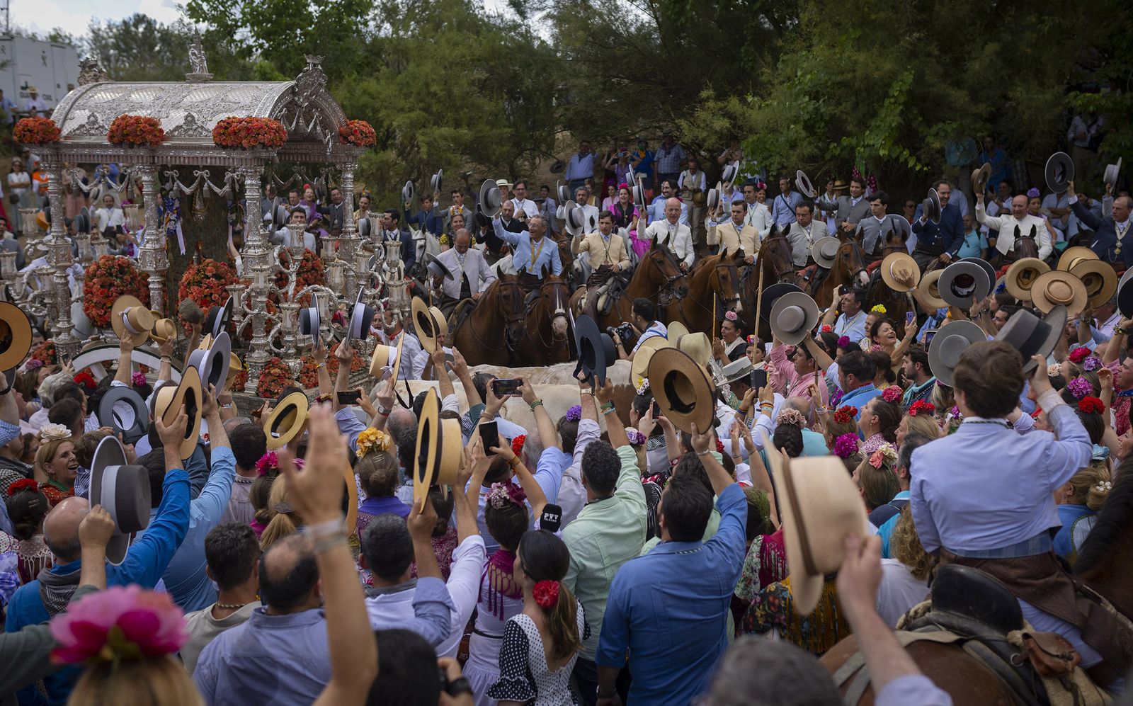 El paso de Triana y Sevilla por el Vado del Quema, en imágenes