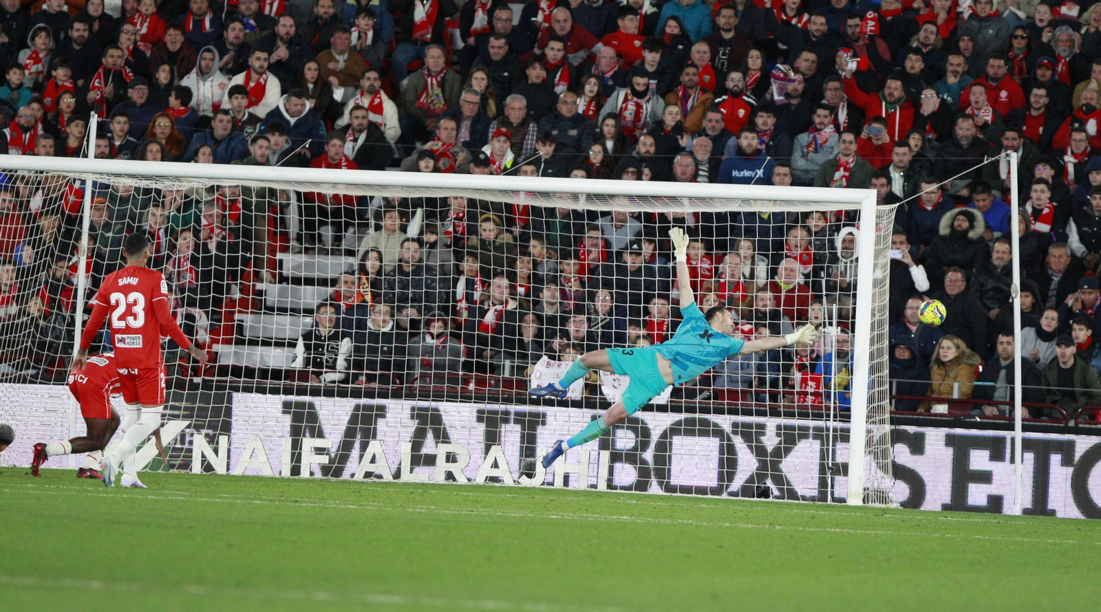 Imágenes de la victoria de la U.D. Almería ante el F.C. Barcelona