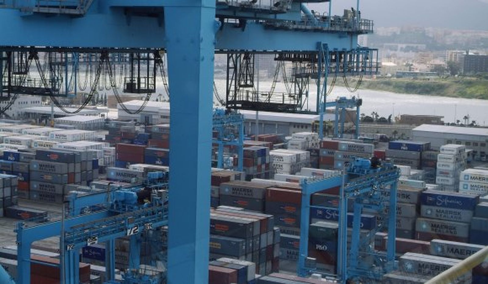 La Junta respalda con 6,17 millones la compra de cuatro grúas Triple-E