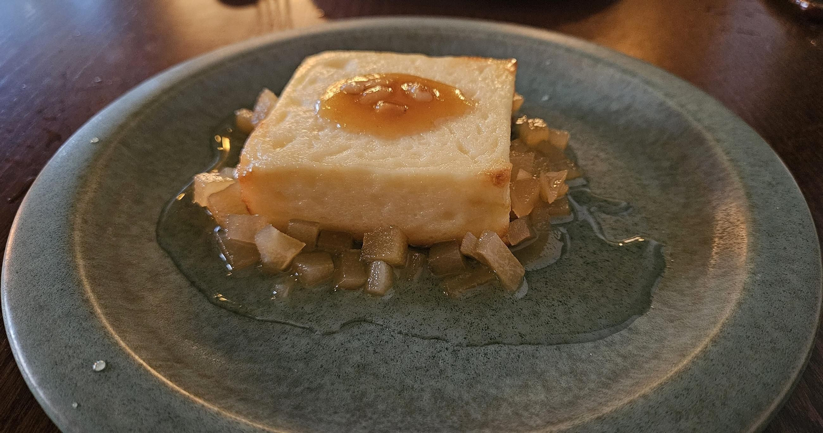 Templada de payoyo, membrillo y miel de piñones