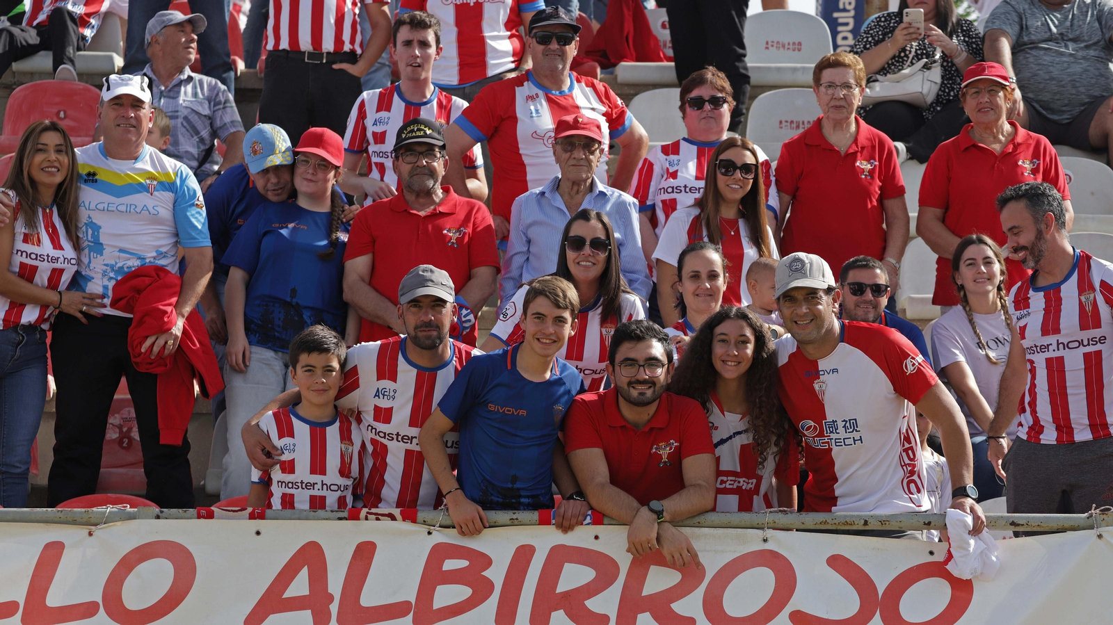 Fotos de la afición en el Nuevo Mirador