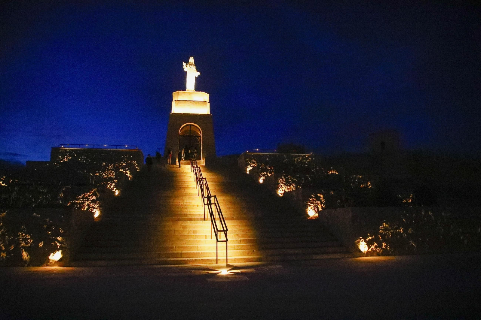 Las mejores imágenes del encendido de luces en el Cerro de San Cristobal de Almería