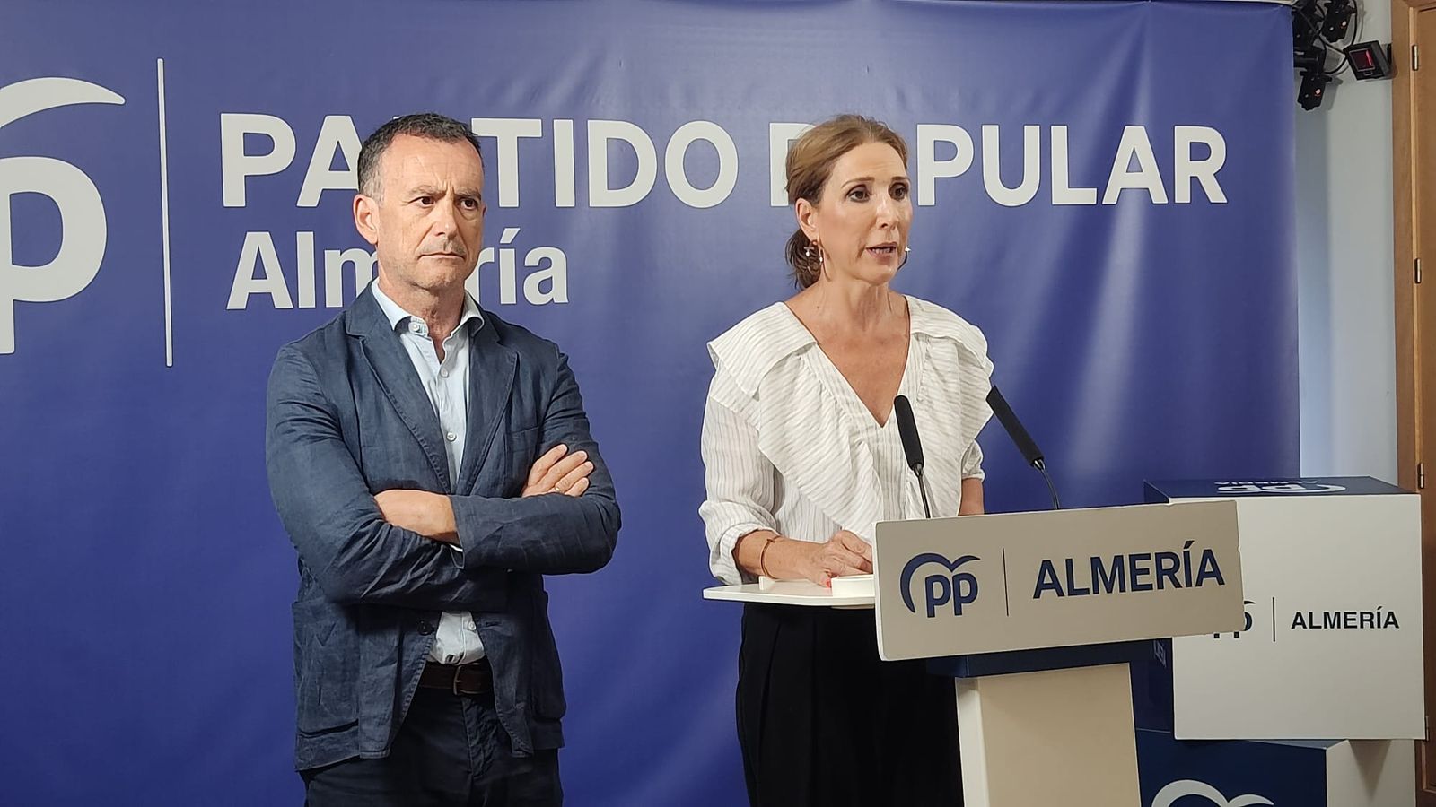 Parlamentarios del Partido Popular de Almería, Pablo Venzal y Julia Ibáñez.