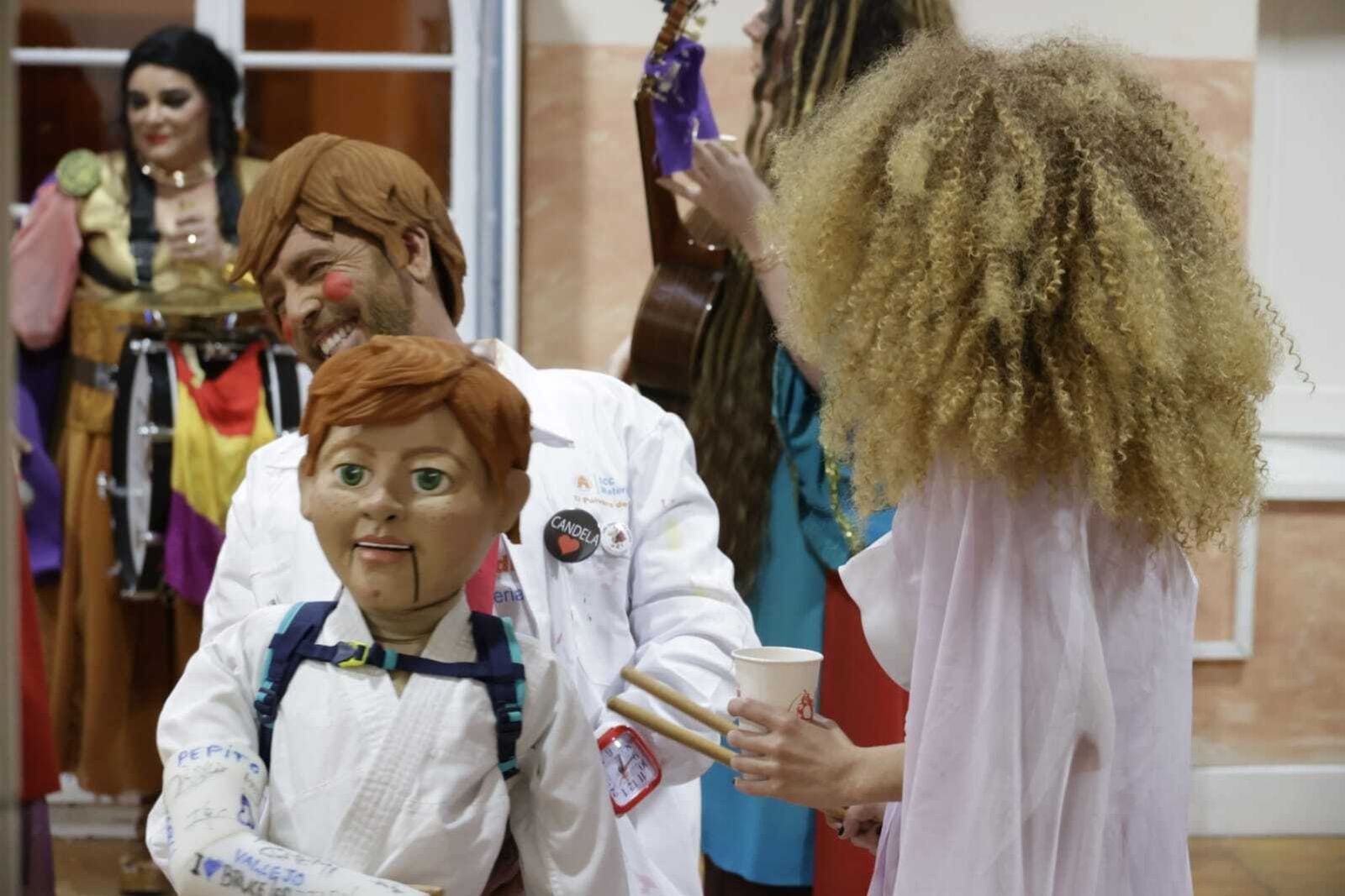 Chirigota 'Dios mío qué tarde!!!' en camerinos