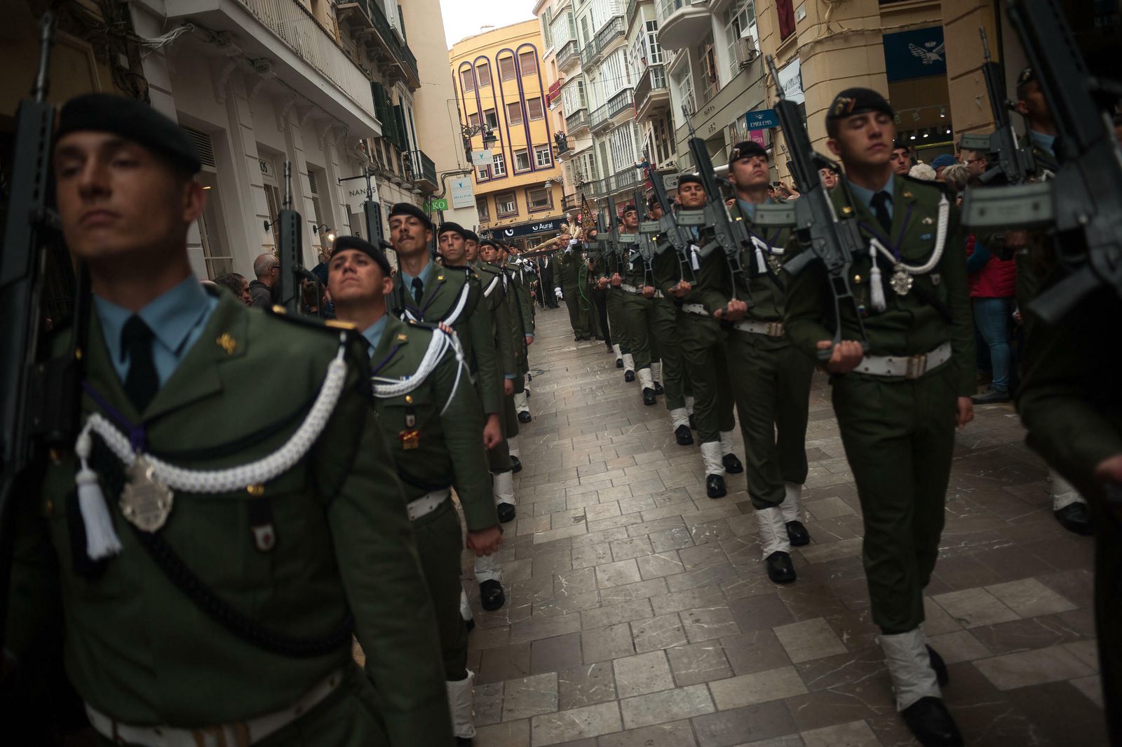 Fotos del desfile del traslado de Fusionadas en la Semana Santa de Málaga 2019.