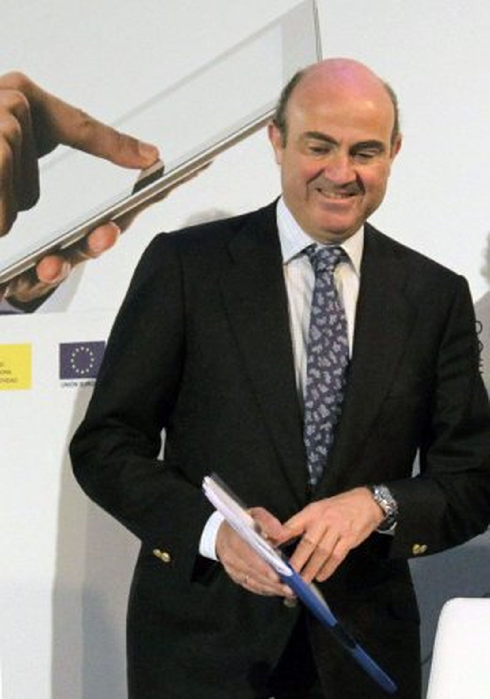 De Guindos, dispuesto a cambiar el modelo económico "del ladrillo al conocimiento"