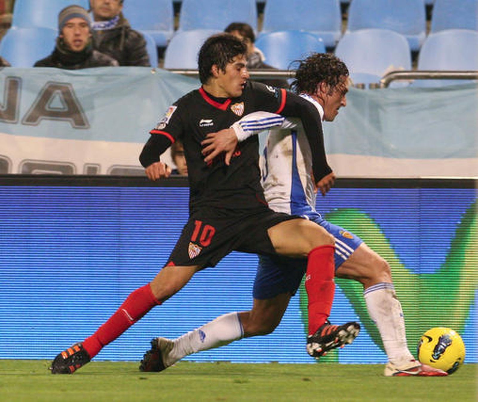 El Sevilla rompe su mala racha al vencer al Zaragoza fuera de casa (0-1). / EFE