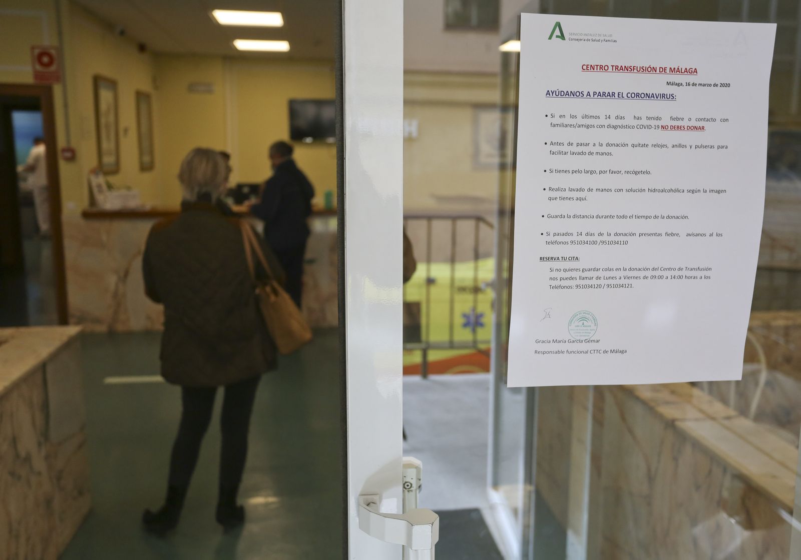 Salir a donar sangre en la Málaga del coronavirus, en fotos