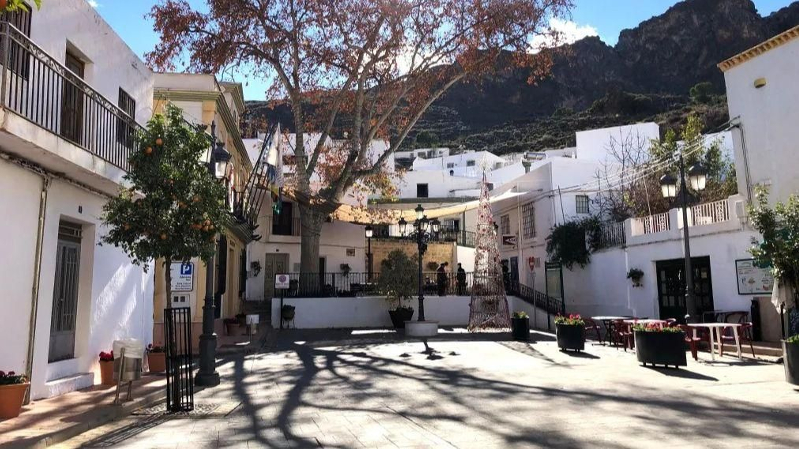 Plaza del Ayuntamiento de Lucainena.