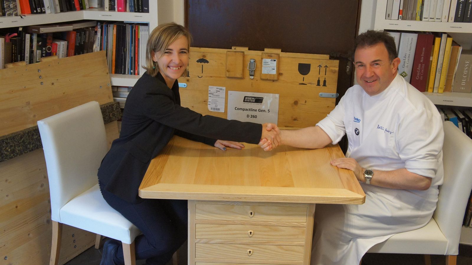 Martín Berasategui tiene en su restaurante de San Sebastián estas bicicletas de madera nazarenas.