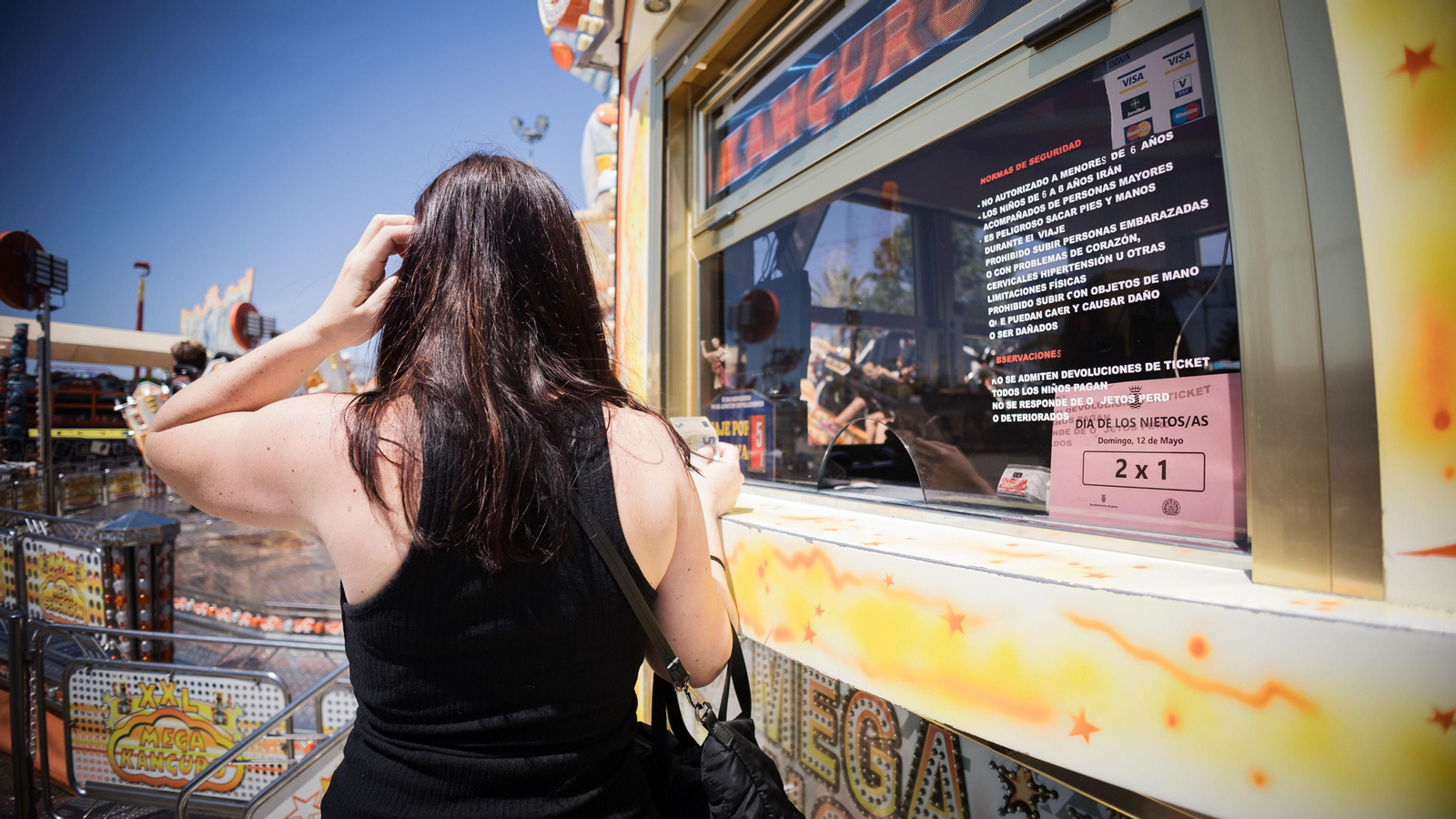 Las imágenes del domingo de 'cacharritos' tras acabar la Feria