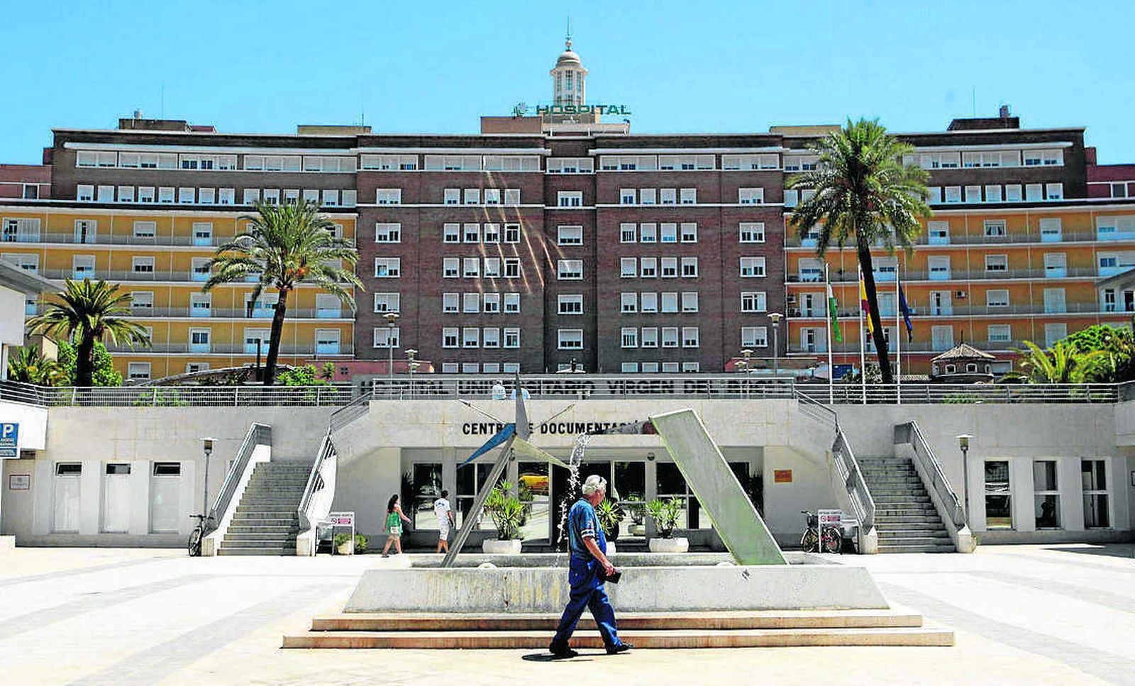Hospital Virgen del Rocío, de Sevilla, donde examinarán y tratarán a Edurne.