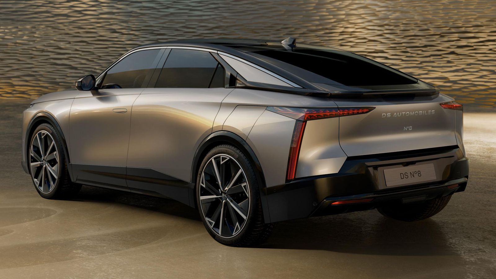 Como en el concept-car tomado como referencia, en la gama cromática siempre se cuenta con pintura bicolor con un negro intenso.