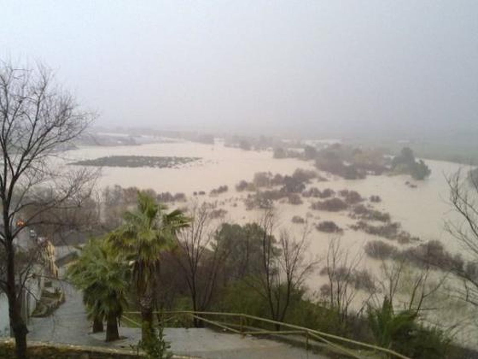 Las imágenes de las inundaciones en la provincia según los lectores del eldiadecórdoba.es. / Rubén López