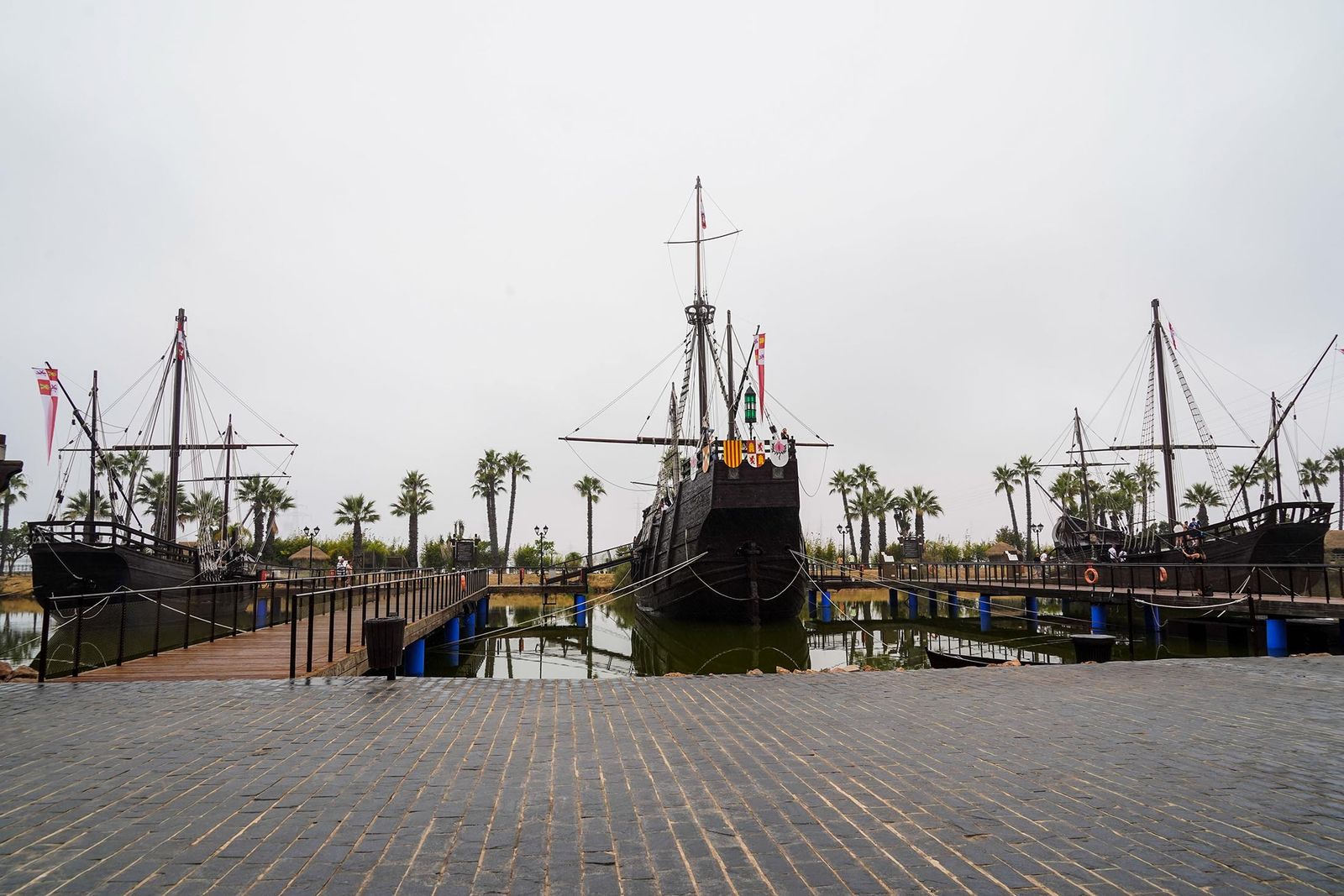 Imágenes de la visita guiada para dar a conocer las reformas realizadas en el Muelle de las Carabelas y su entorno