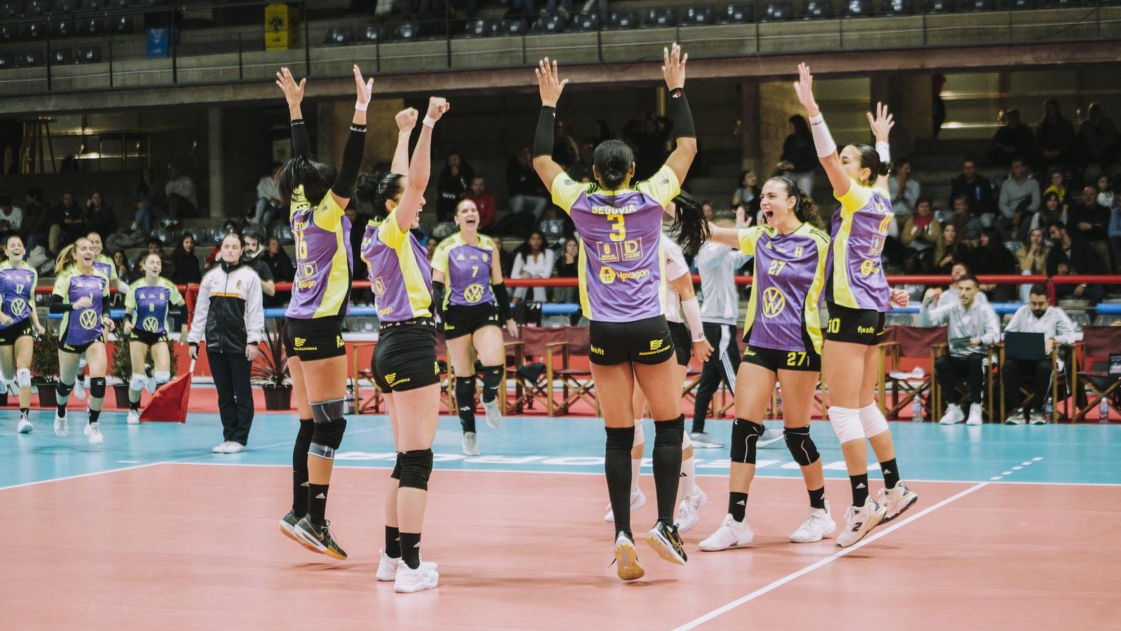 Las jugadoras del conjunto canario celebran una victoria durante su participación en la Copa de la Reina.