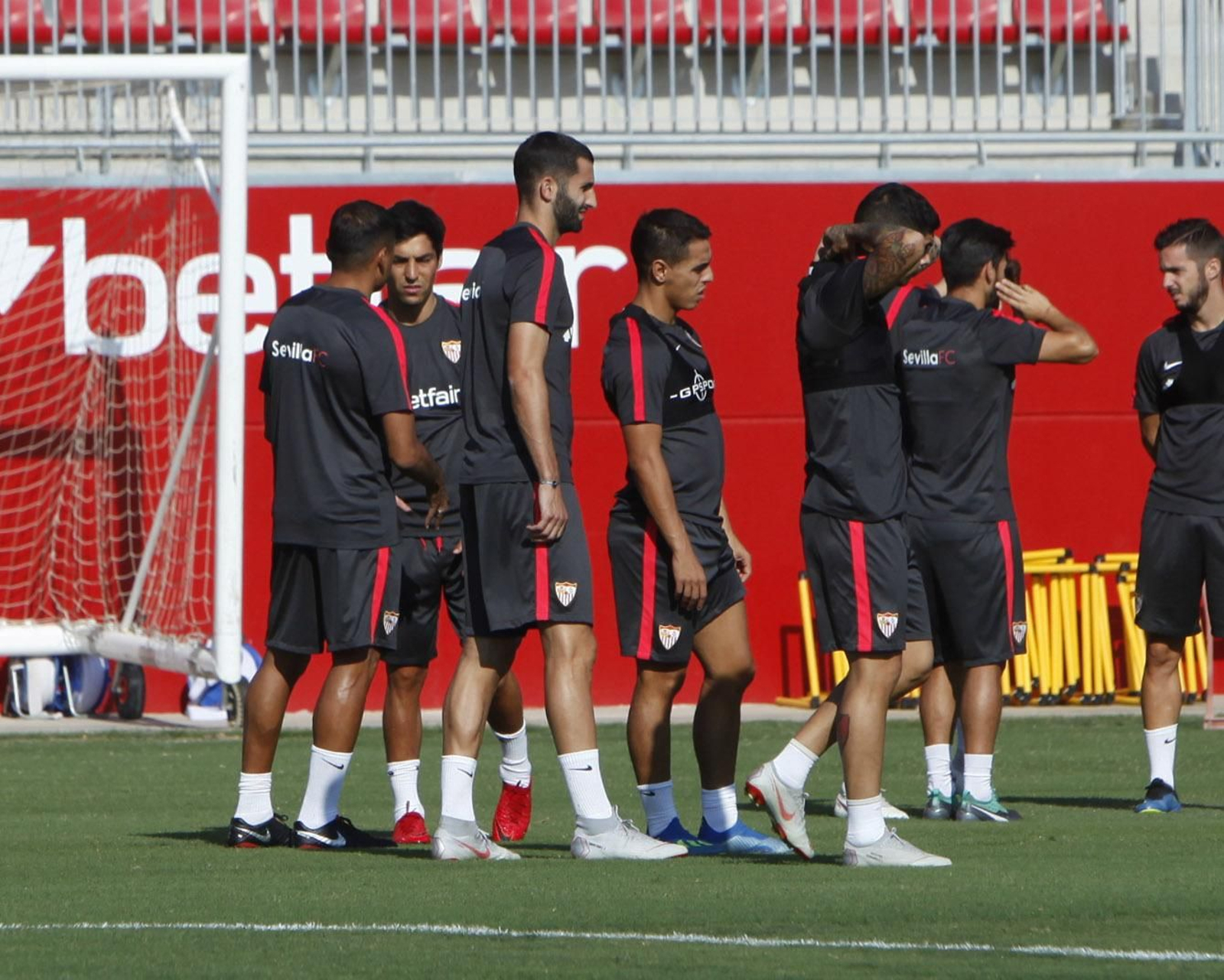 Gonalons, en un entrenamiento del Sevilla FC.