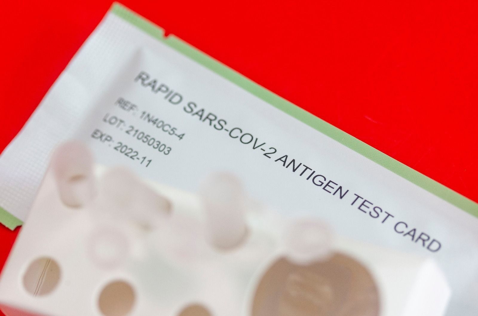 Test rápidos de antígenos en una farmacia gaditana.