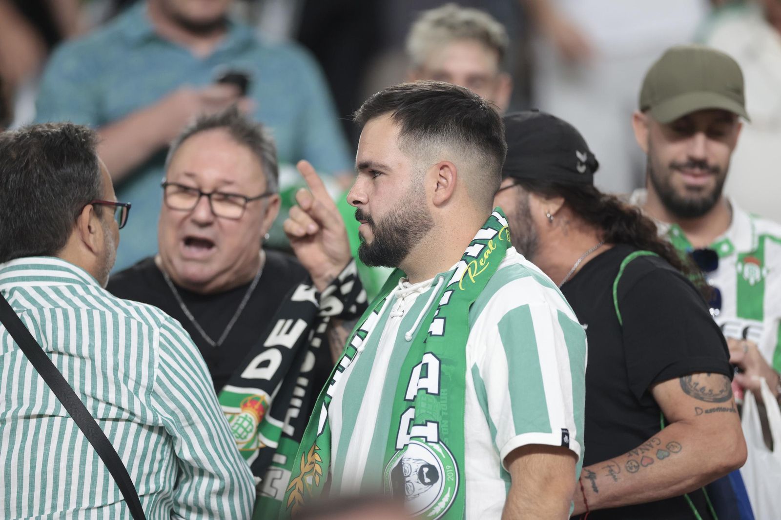 Búscate en las fotos del Betis - Nottingham Forest