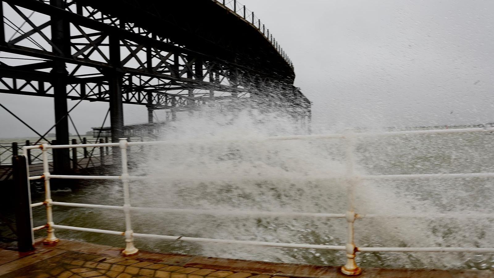 Temporal en el Muelle de la Rio Tinto.