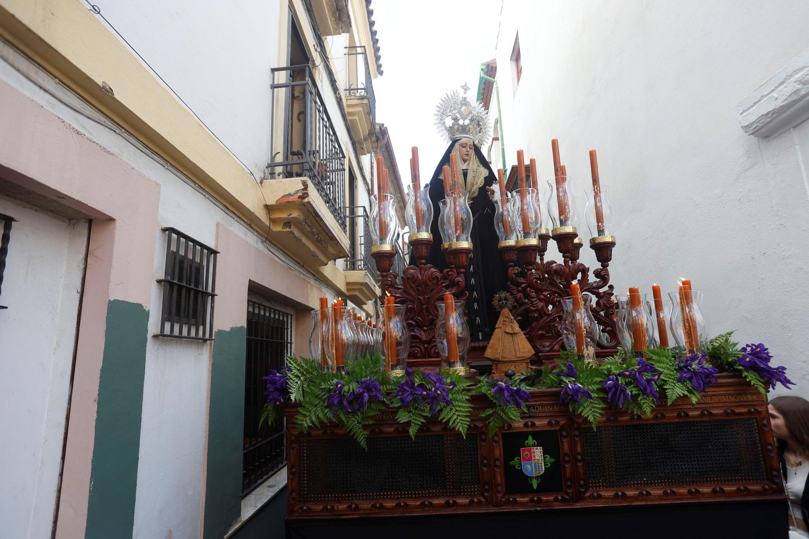 La procesión de la Universitaria en este Martes Santo de Córdoba, en imágenes