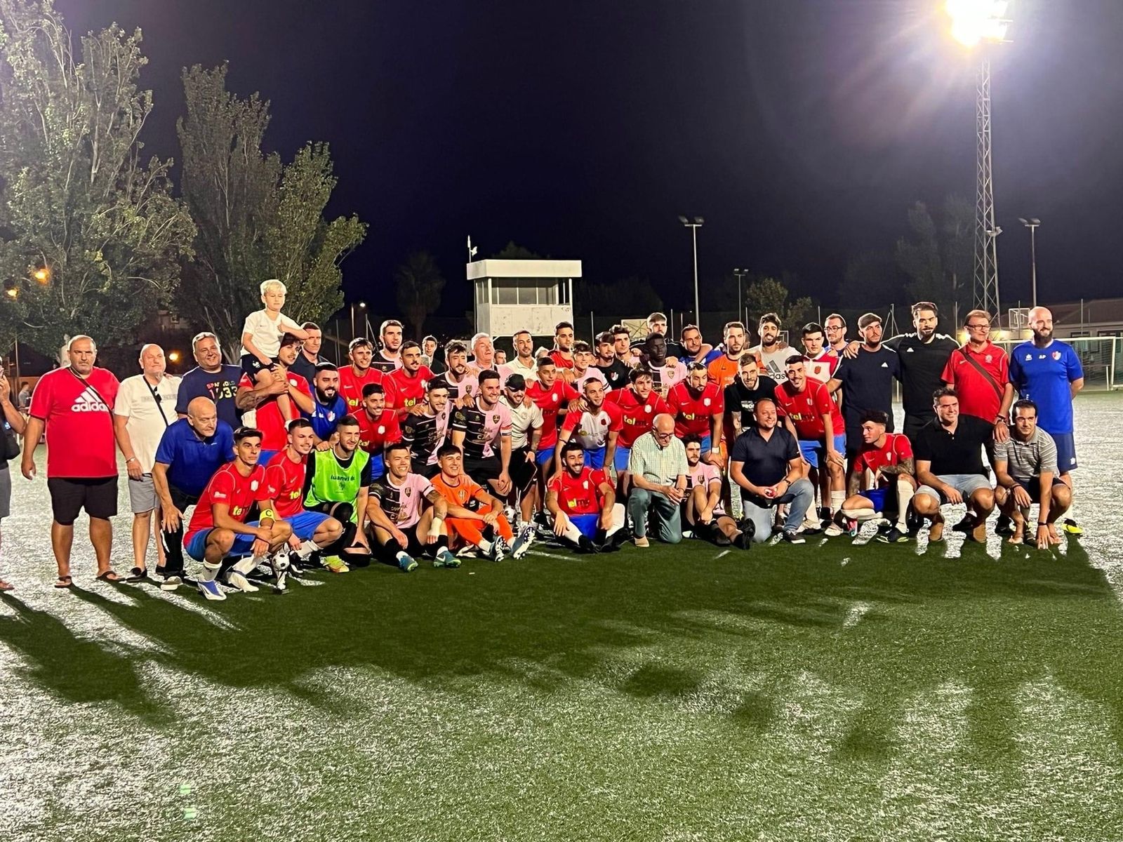 Foto de familia tras el trofeo culler.