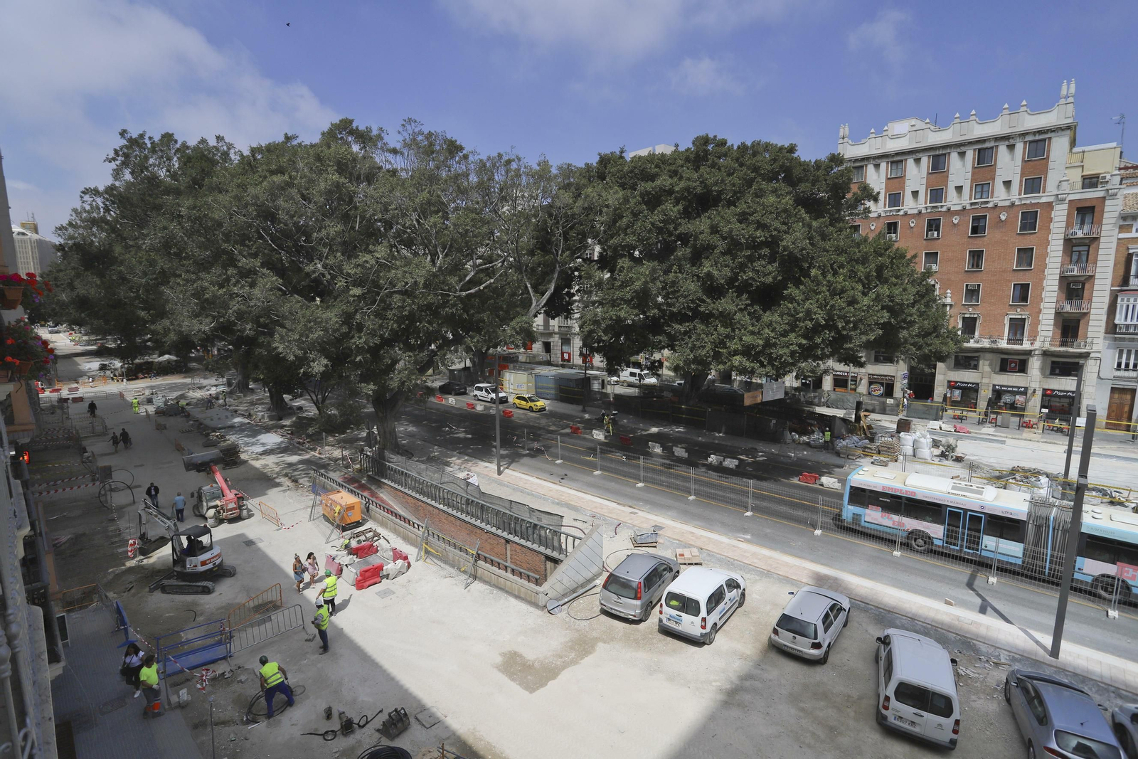 Vista de las obras de la Alameda Principal. Vista de las obras de la Alameda Principal.