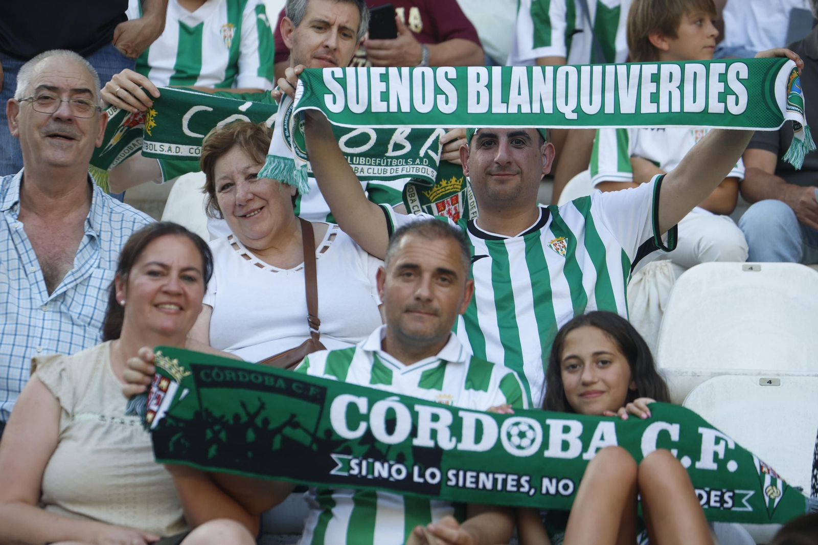 Las mejores fotos del ambiente en El Arcángel para el Córdoba CF - Real Betis