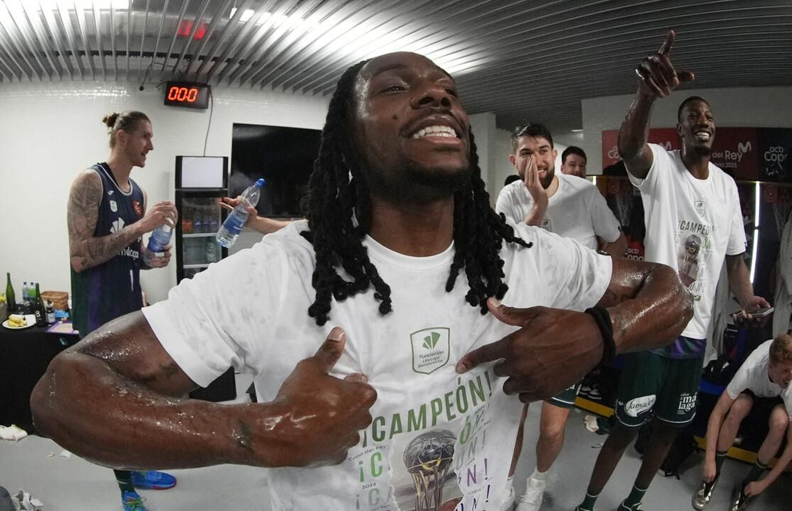 El Unicaja, campeón de Copa: Todas las imágenes del partido, la fiesta y la llegada a Málaga