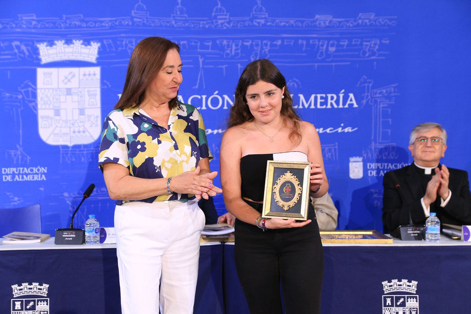 Presentación del libro del centenario del Santo Entierro