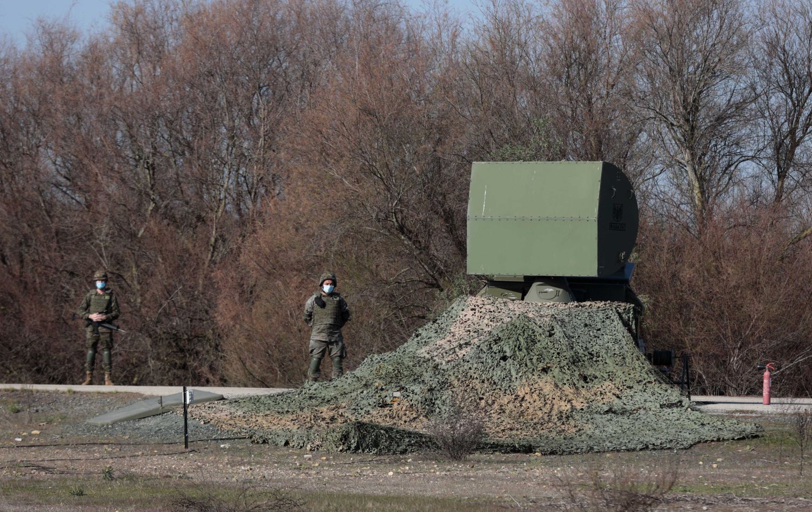 La visita de Margarita Robles a la Base del Copero en imágenes