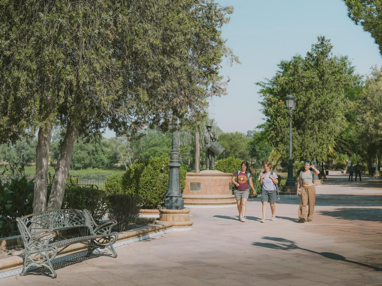 Visitantes en la aldea de El Rocío este verano pasado.