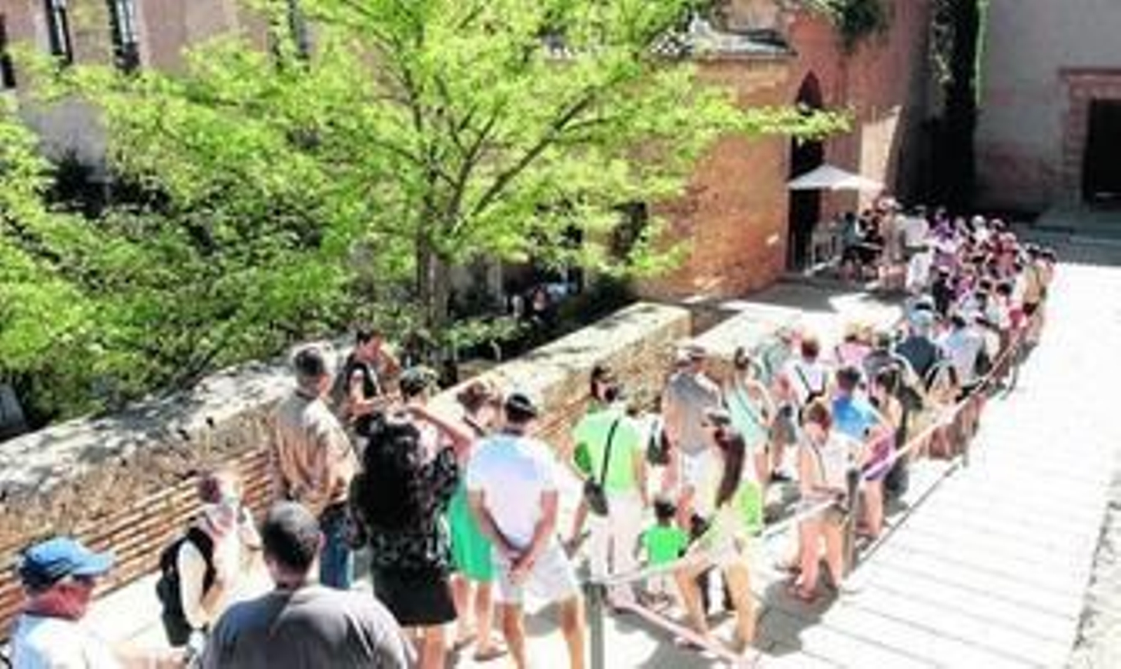 El proyecto pretende ofrecer una mejor atención a los millones de turistas que visitan cada año el monumento. El proyecto pretende ofrecer una mejor atención a los millones de turistas que visitan cada año el monumento.