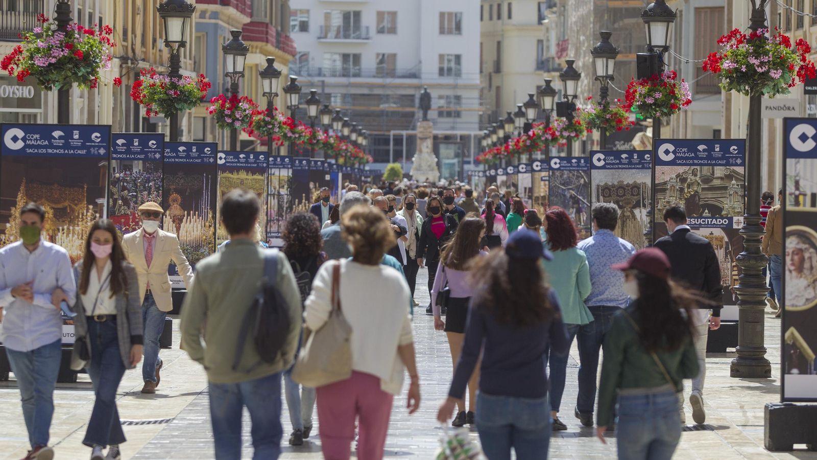 Ambiente en la calle Larios este Jueves Santo.