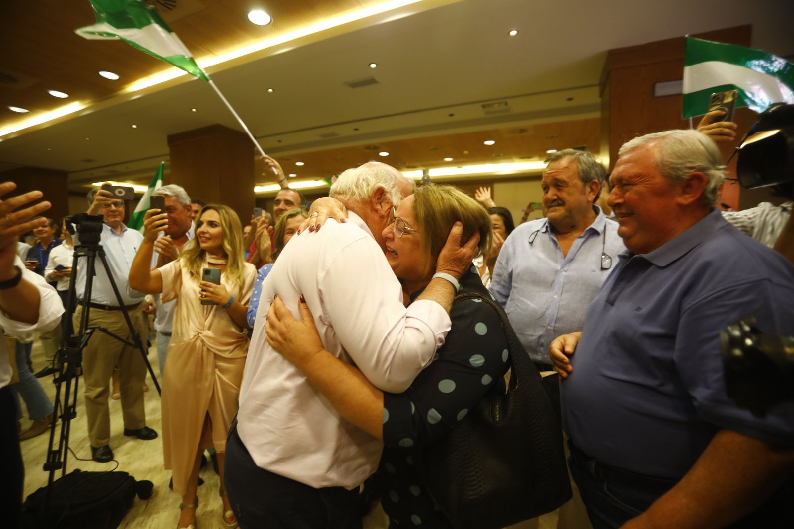 Las fotografías de la fiesta del PP de Córdoba tras su histórica victoria en las elecciones andaluzas