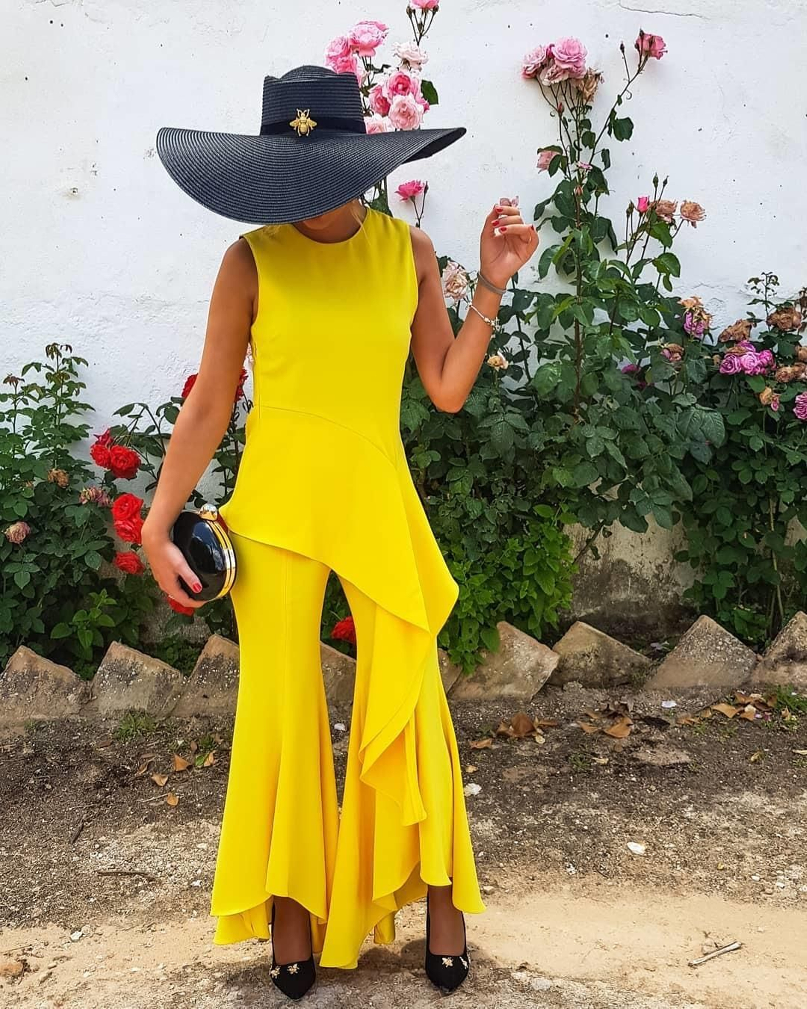 ¿Mono o dos piezas? @terecarow7 ha combinado estas dos piezas de Zara haciendo que parezcan un mono. ¡Mismo efecto visual y mayor comodidad si te agobia llevar una sola pieza! Lo conjunta con zapatos de Marypaz.