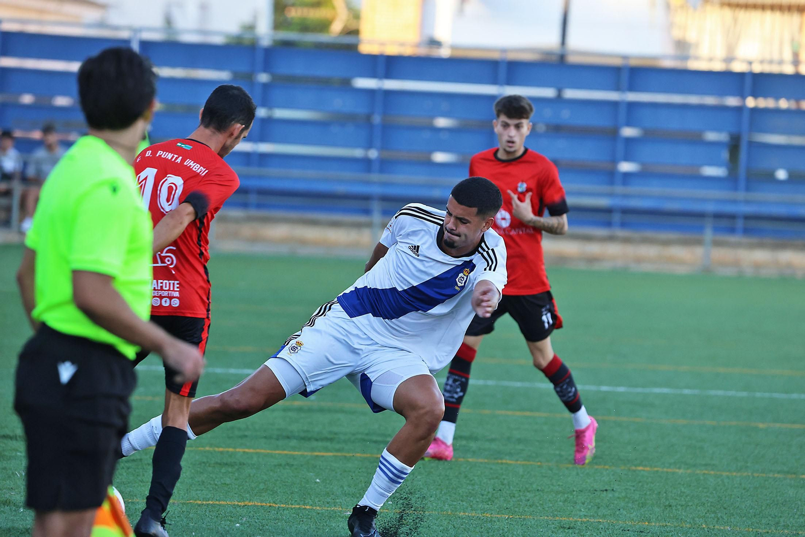 Imágenes del amistoso entre el CD Punta Umbría y el Recreativo de Huelva