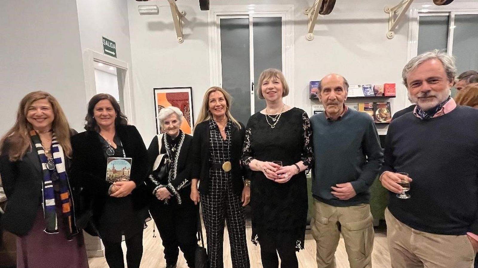 Ana Romero, Paloma Bueno, Ana María Vázquez, Paloma Martín Medel, Helen Crisp, Jules Stewart y Jaime Bohórquez.