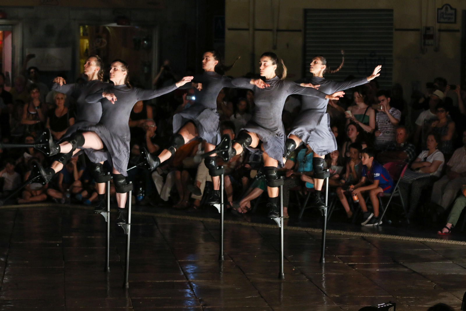 Imágenes del FEX: 'Mulïer' de la compañía Maduixa,