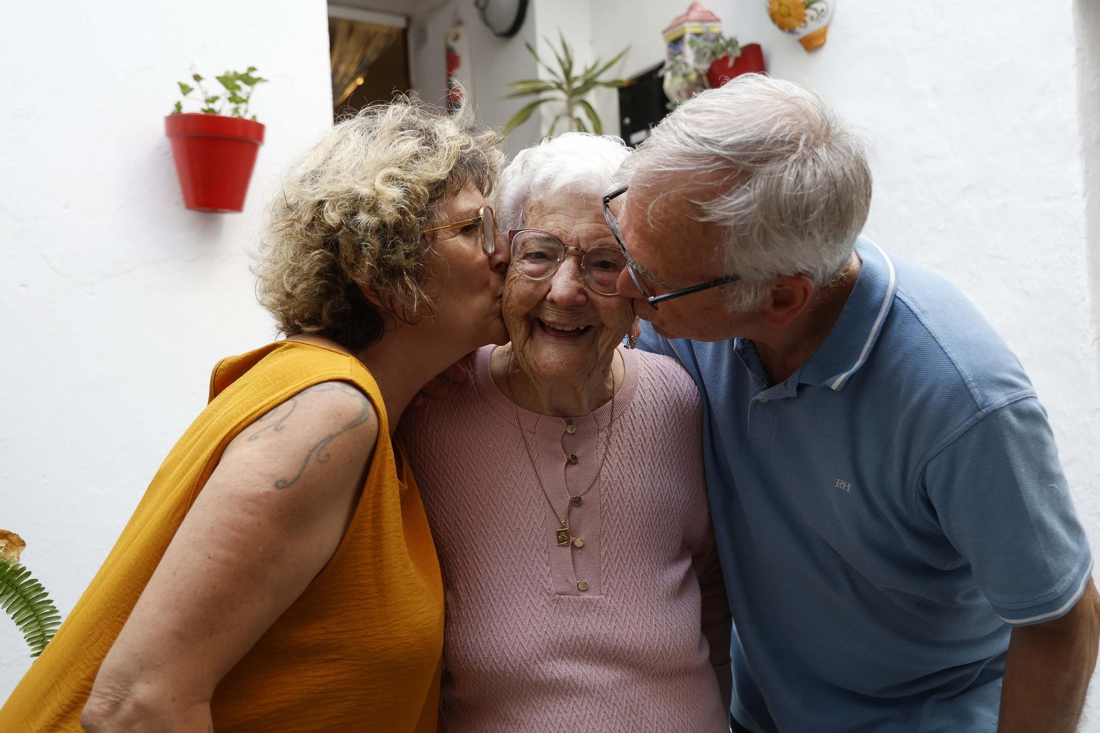 La vecina de Tarifa Juana Medero cumple 100 años rodeada de su familia