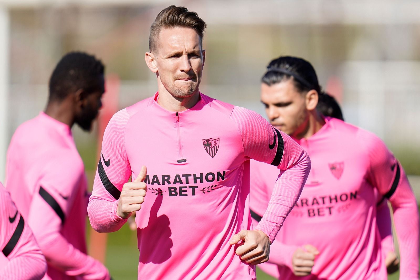 El delantero holandés Luuk de Jong, en un entrenamiento con el Sevilla.