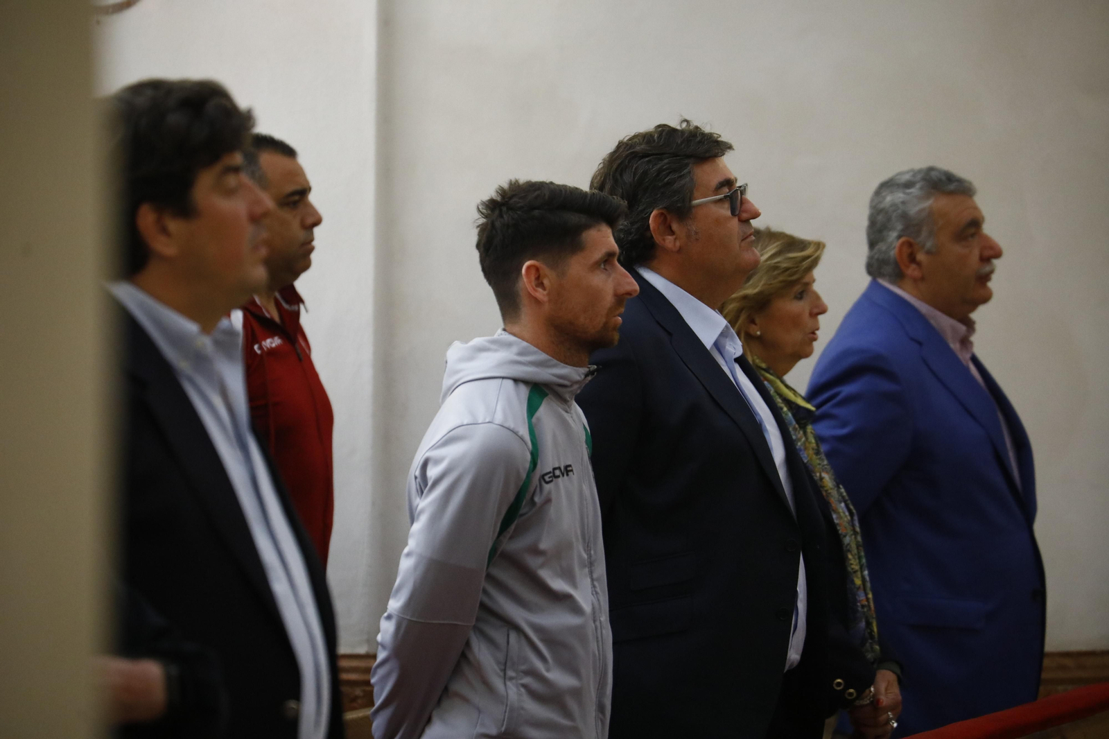 Las ofrendas del Córdoba CF a San Rafael y la Virgen de los Dolores, en imágenes