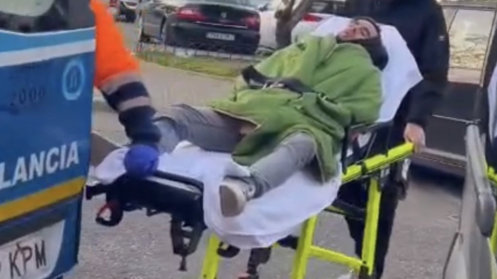 Lagartijo ha tenido que ser trasladado en ambulancia al hospital Reina Sofía.