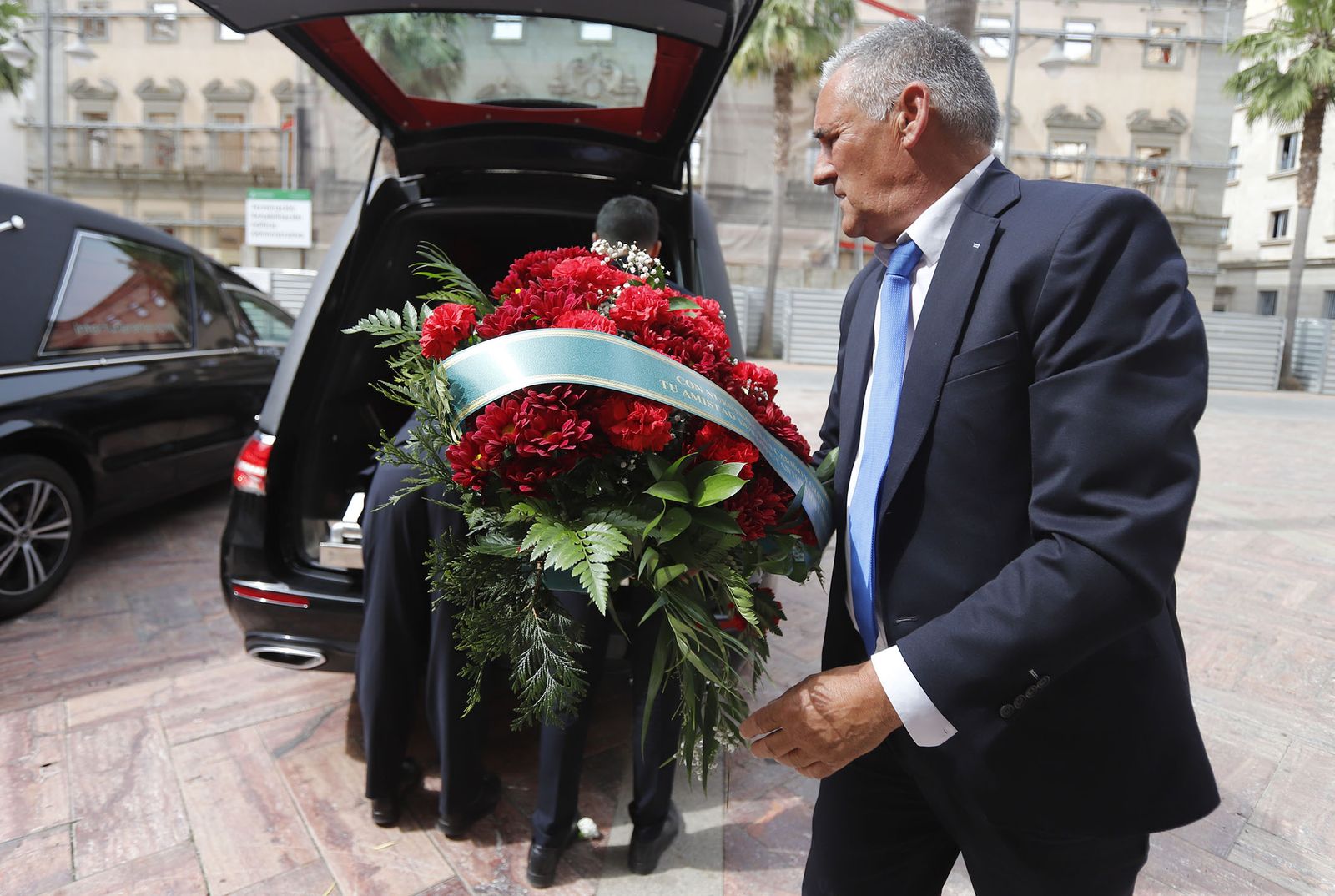 Llegada del féretro de Miguel Baez Litria la Capilla Ardiente de Huelva
