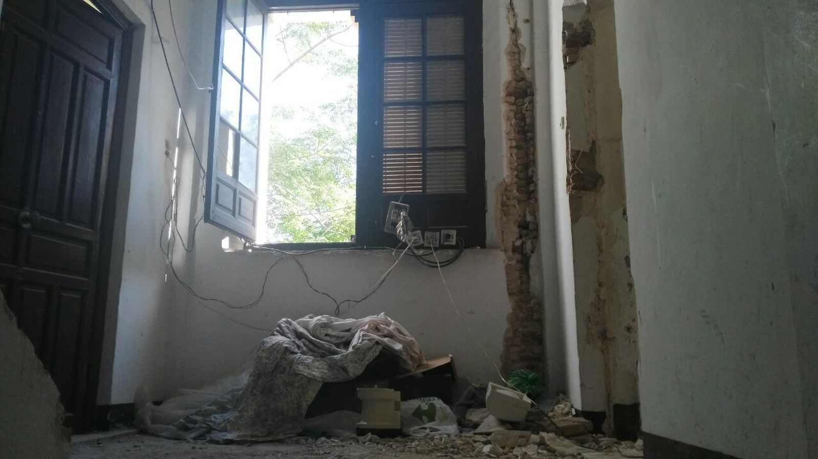 El estado del edificio desalojado en Fray Isidoro