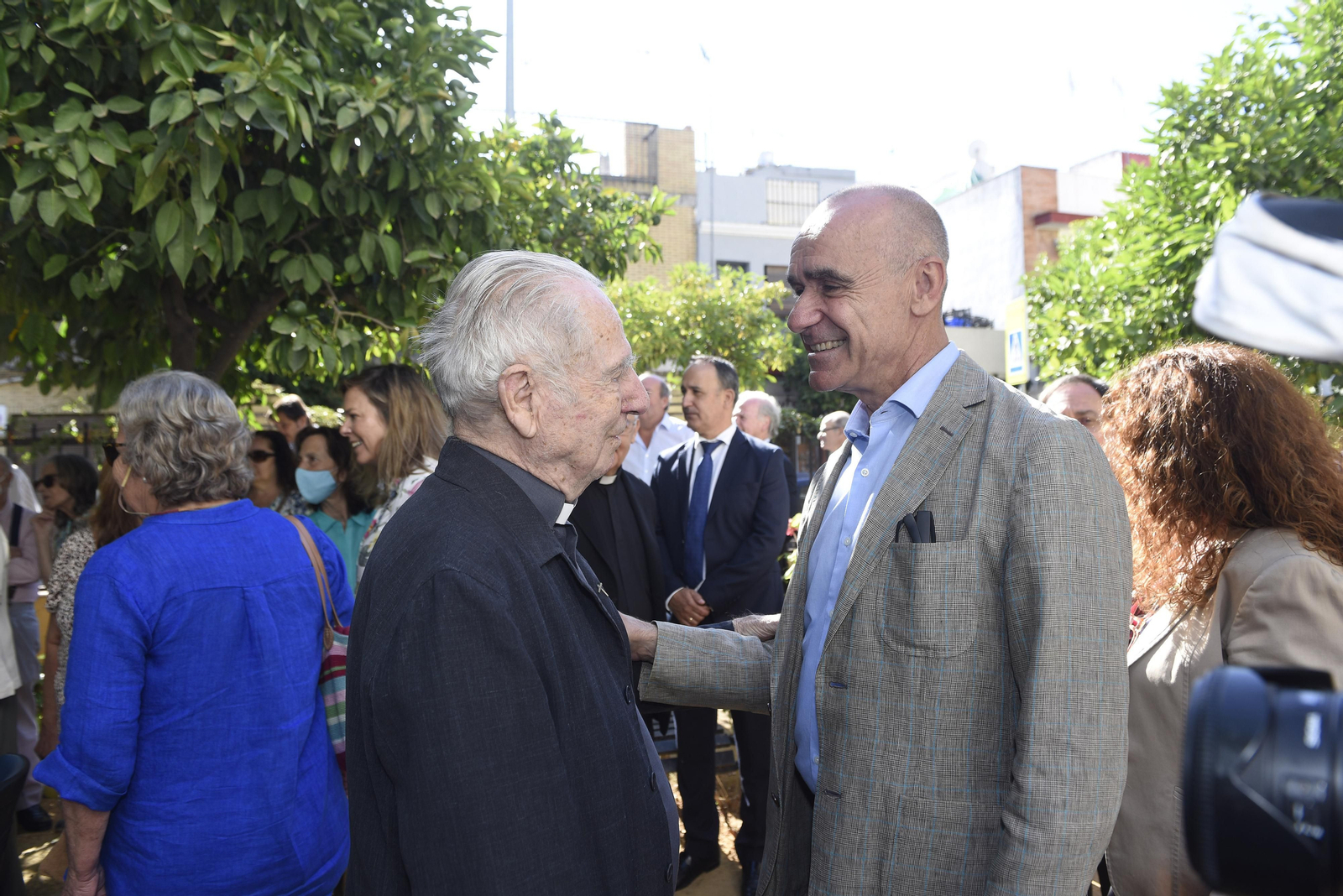 Las imágenes de la inauguración de los jardines del párroco D. Pedro Ybarra
