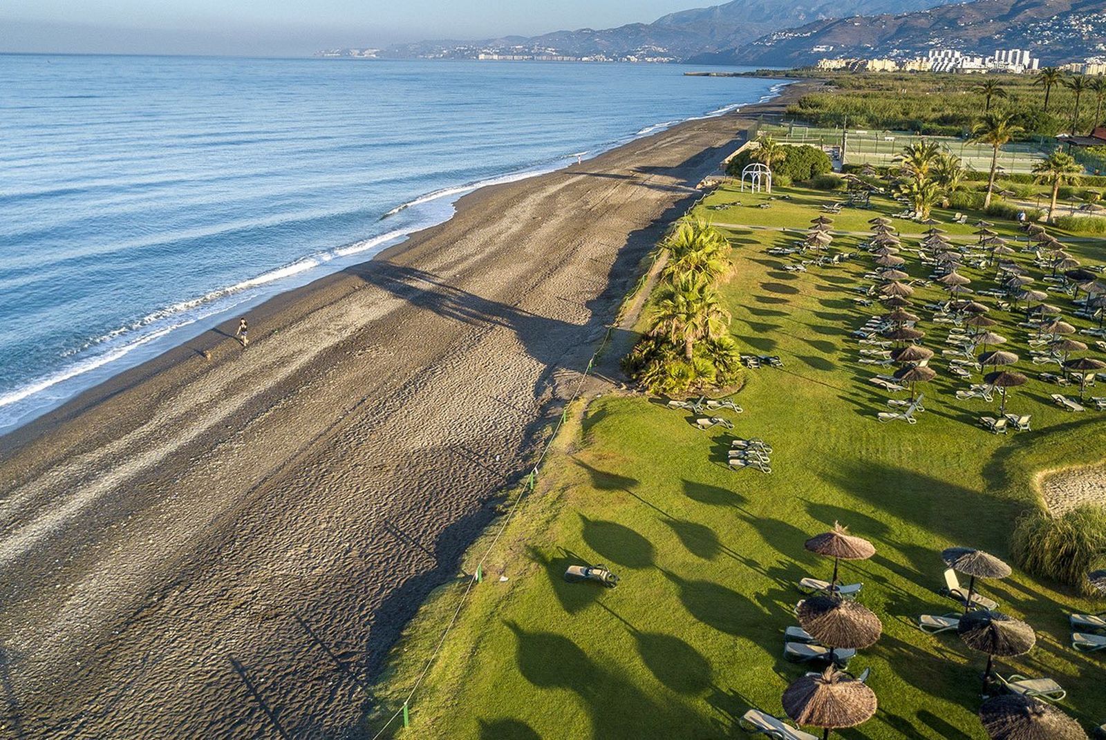 Se incorpora a nueve trabajadores fijos discontinuos en el ERTE del Hotel Playa Granada tras una denuncia de UGT