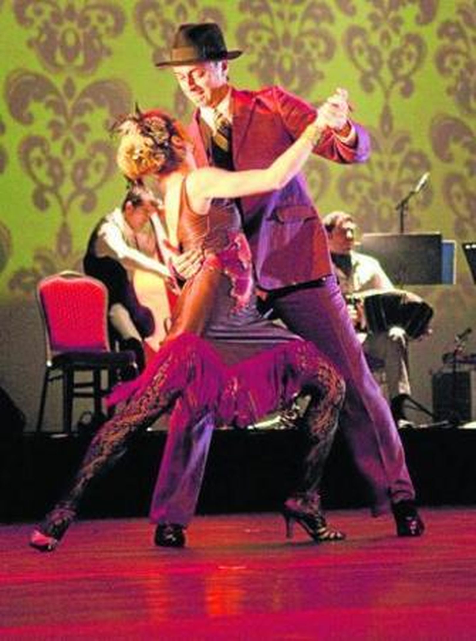 Una fábrica de ilusiones en el Teatro Cánovas y la Sala Gades