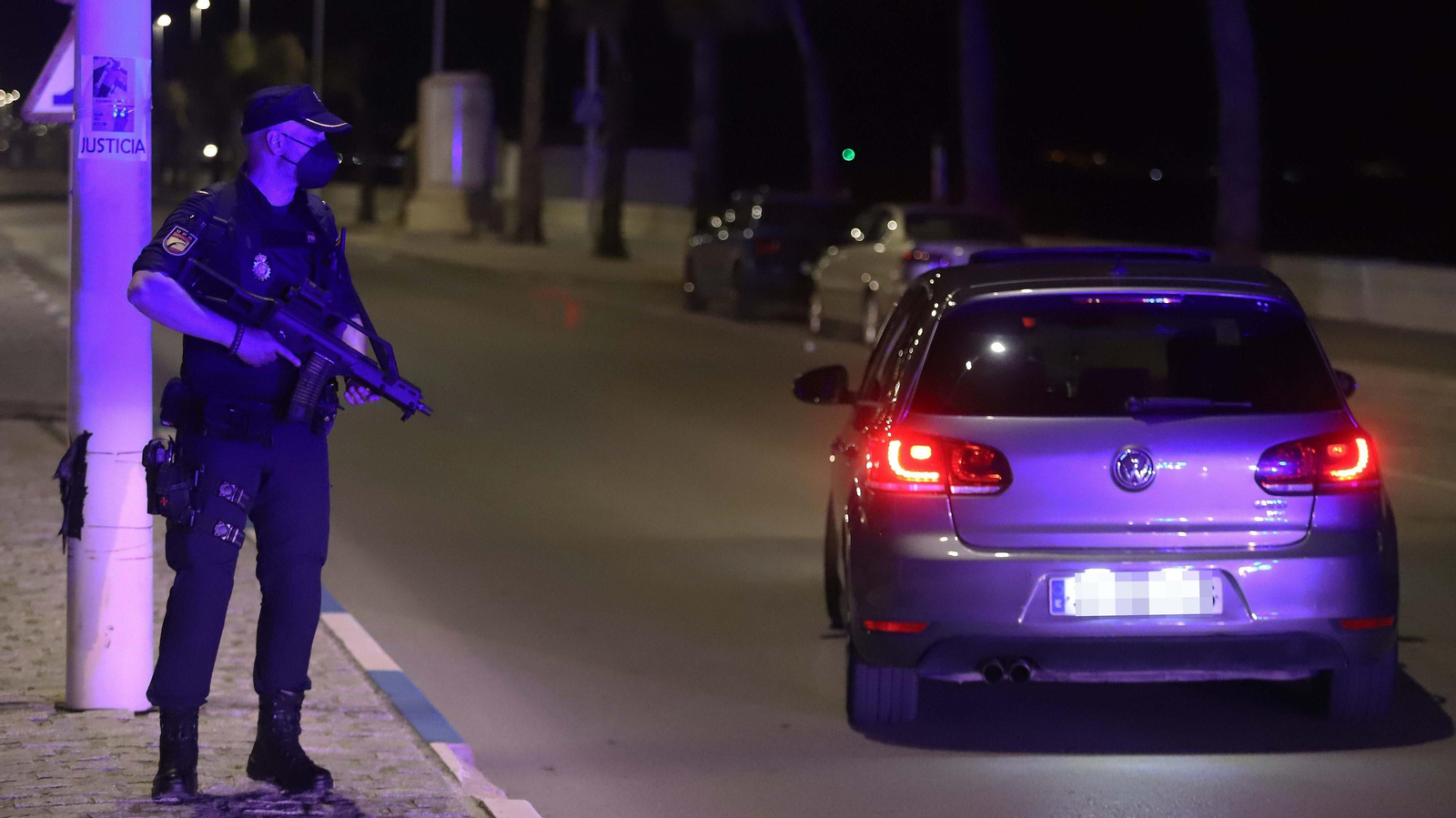 Fotos de una noche de patrulla con la Policía Nacional en La Línea